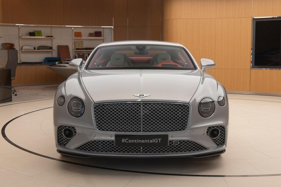  Bentley Continental GT W12 2020 года  (UAE) (фото 5 из 10)